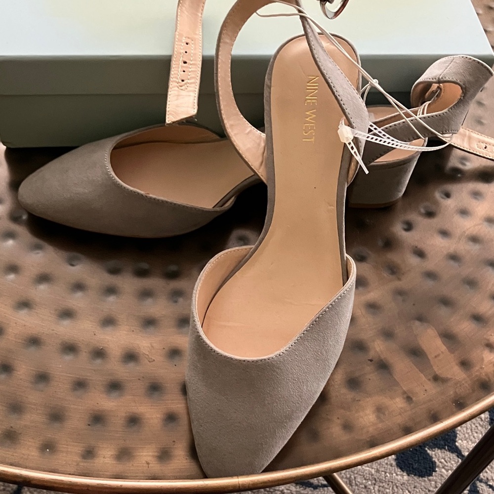 Nine West Women's Gray Pointed Toe Low Heels